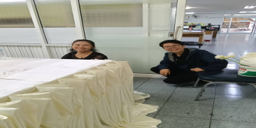 ผูกผ้าโต๊ะจัดห้องประชุมใหม่ และได้ตั้งชื่อห้องประชุมเป็นห้องประชุมสายรุ้ง