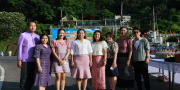 ทำบุญตักบาตรเทโว